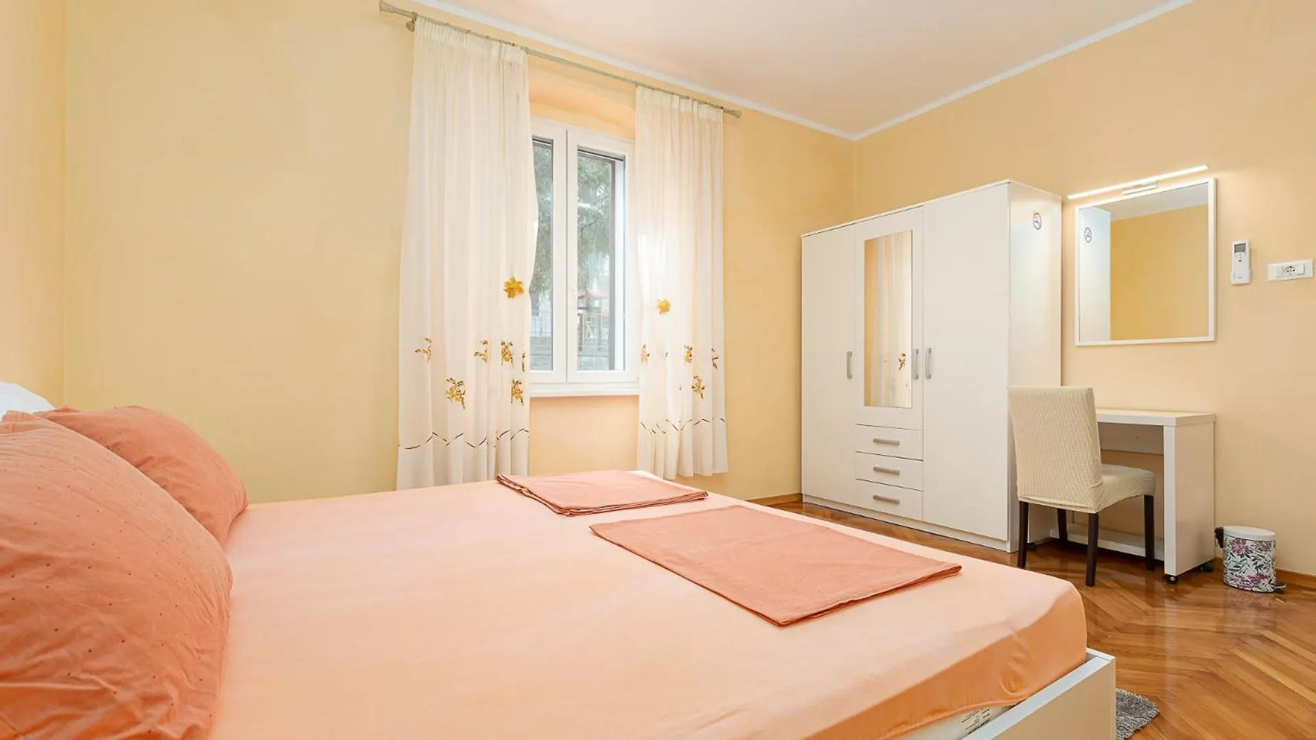 Valnea - Apartment For Five People In The Center Of Porec 0*,  Croatia