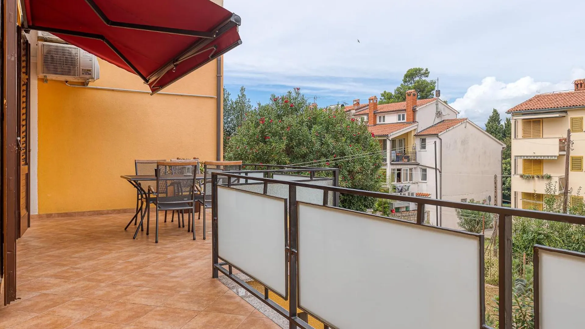 Valnea - Apartment For Five People In The Center Of Porec