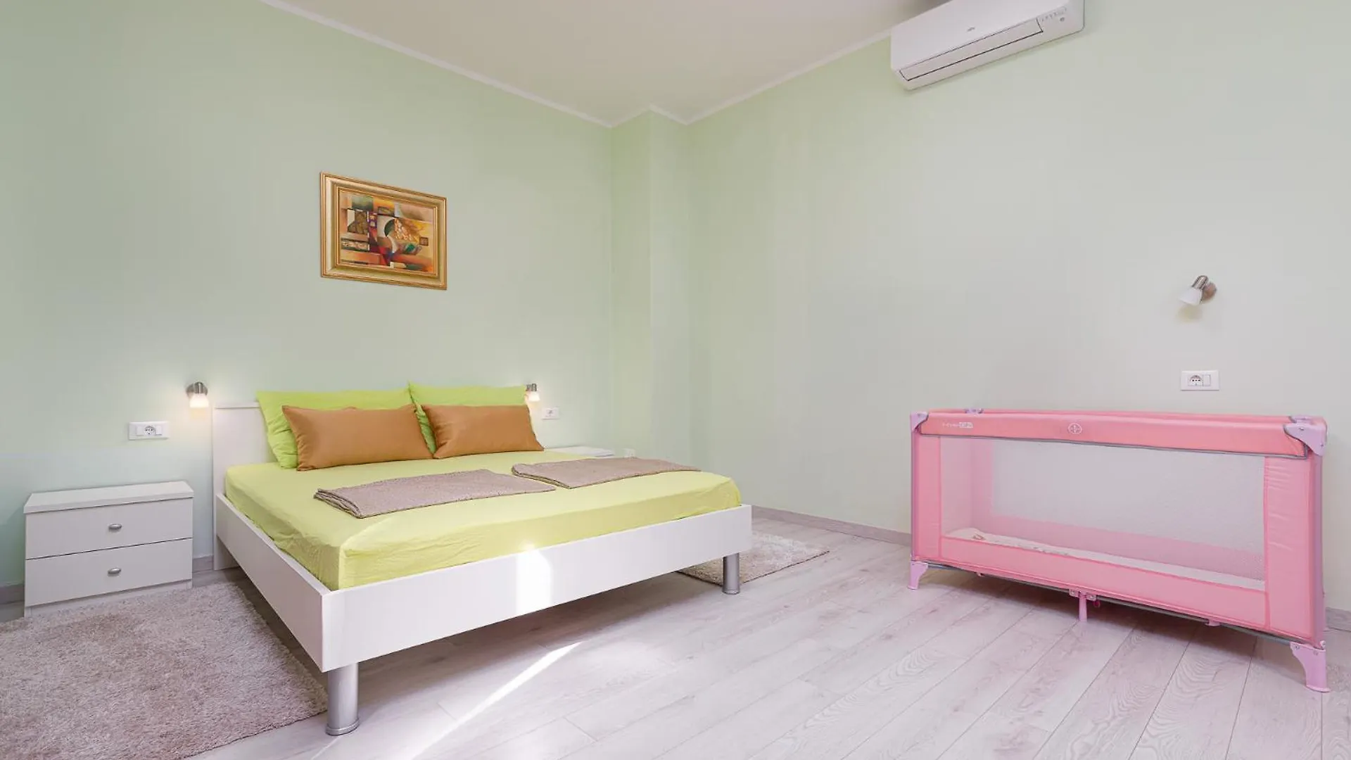 Valnea - Apartment For Five People In The Center Of Porec