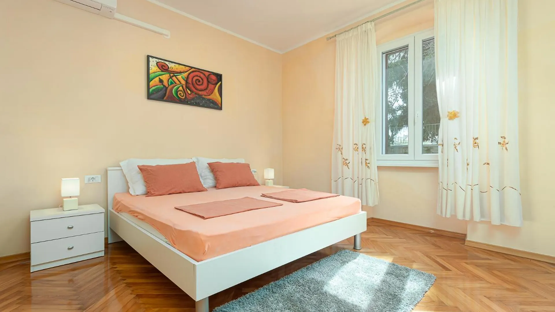 Valnea - Apartment For Five People In The Center Of Porec