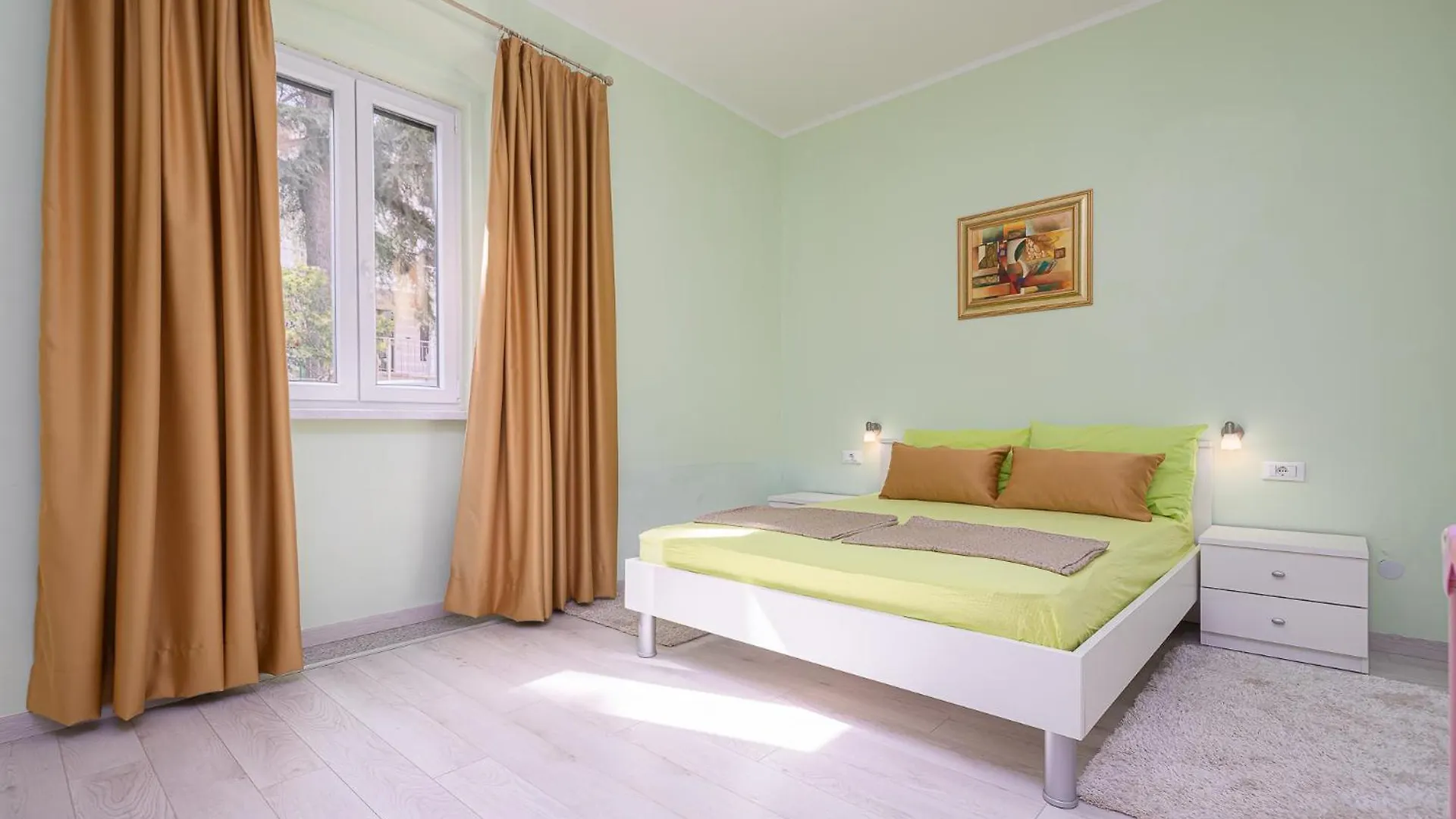 Valnea - Apartment For Five People In The Center Of Porec Croatia