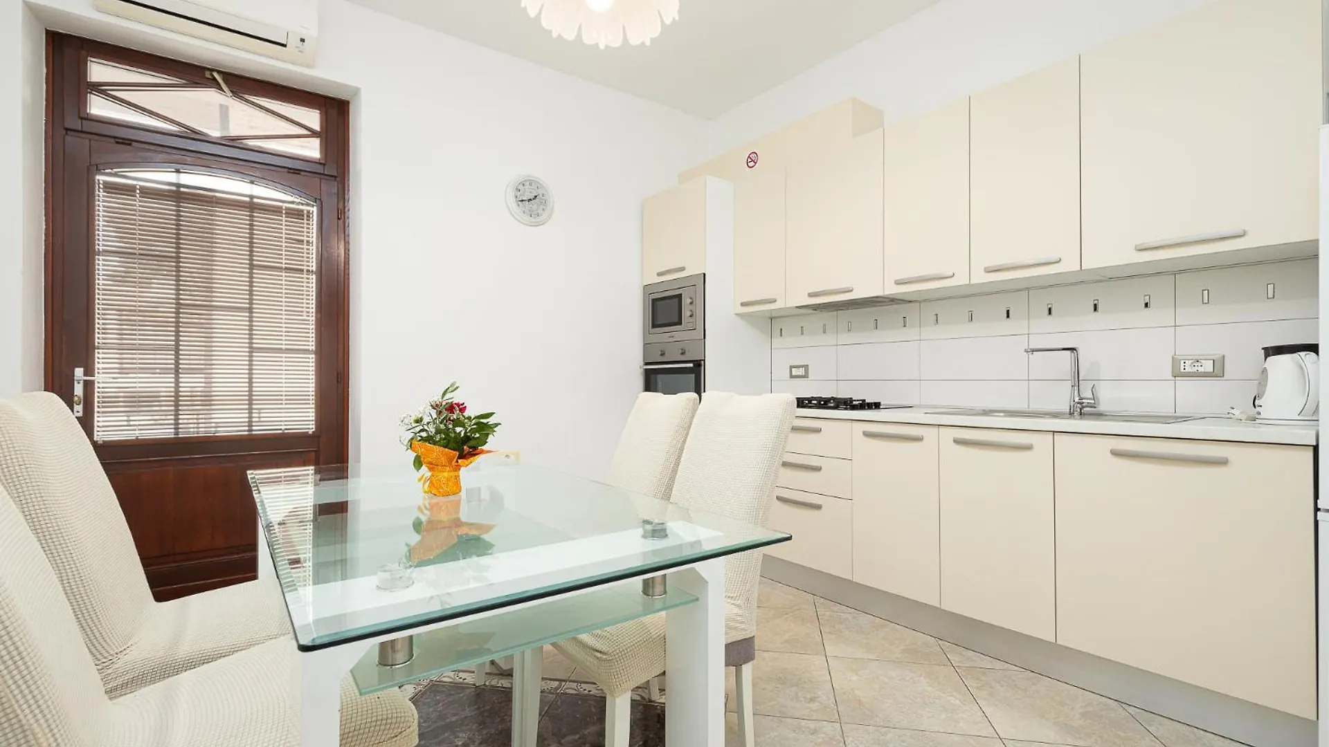 Valnea - Apartment For Five People In The Center Of Porec